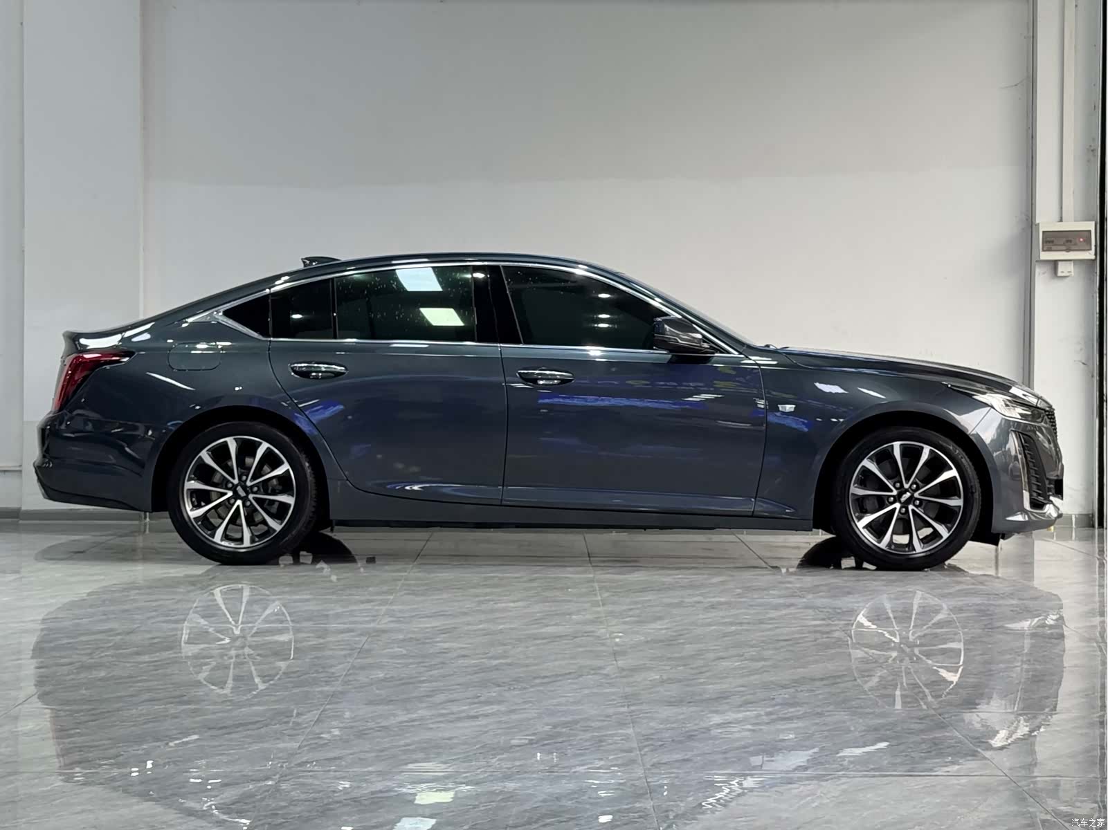 Cadillac CT5, 2022 все фото