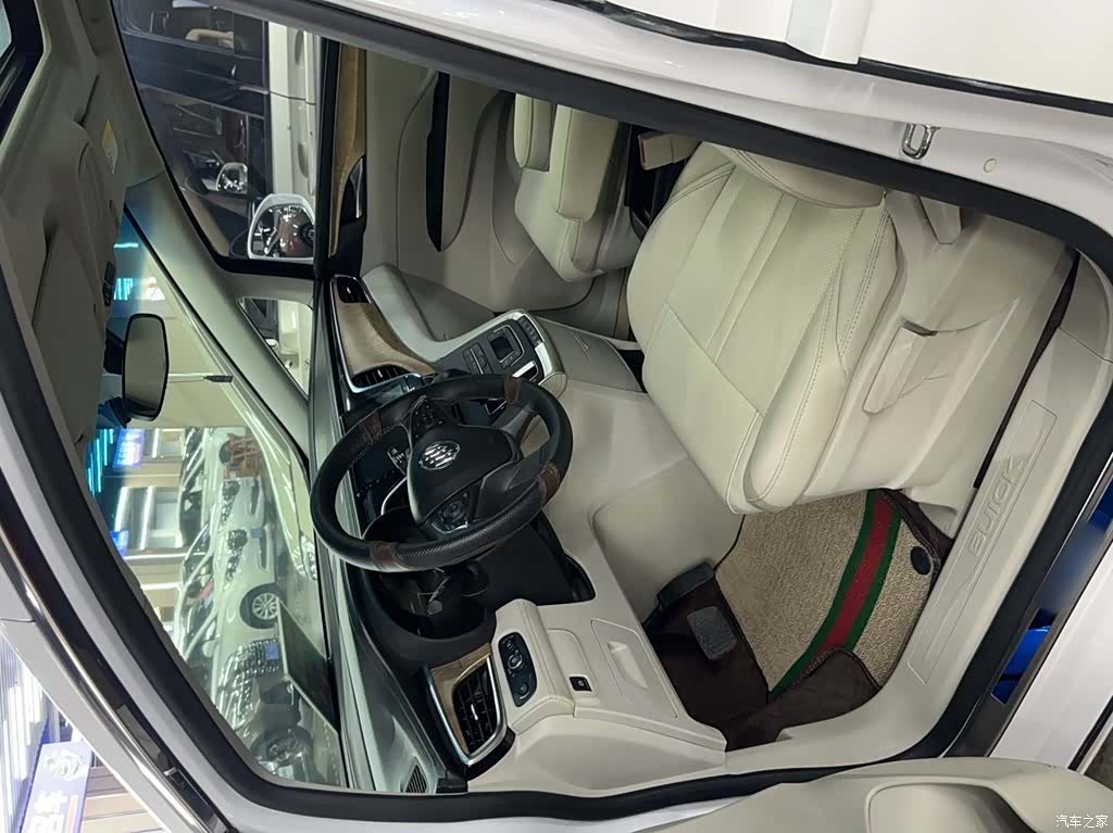 Buick GL8, 2017 8