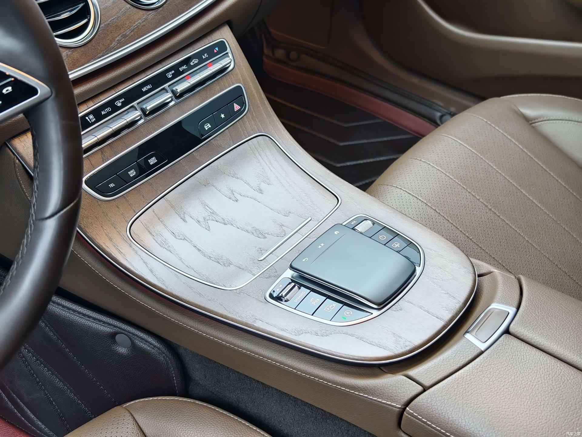 Mercedes-Benz E-Class, 2023 11