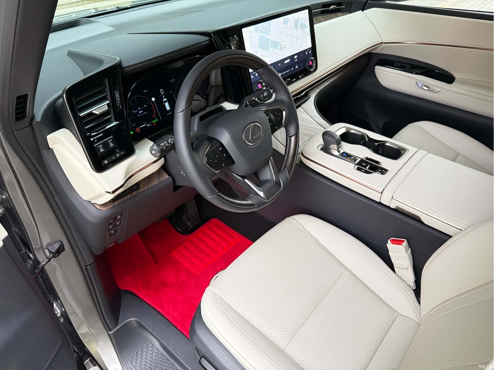 Lexus LM, 2026 8