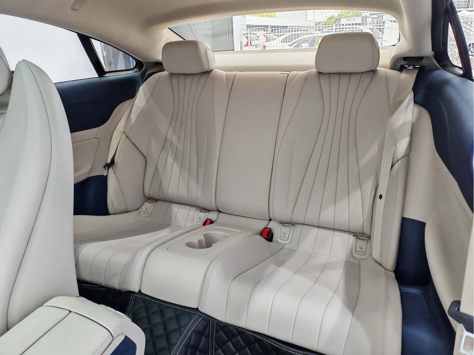 Mercedes-Benz E-Class, 2023 12