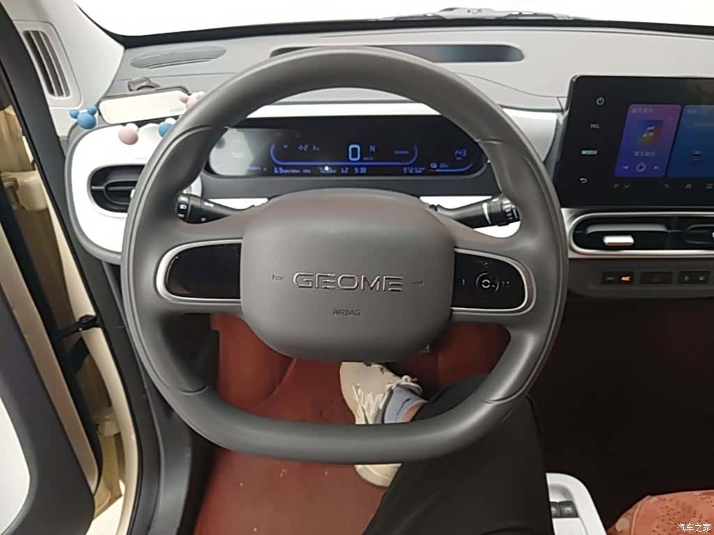 Geely Panda, 2025 11