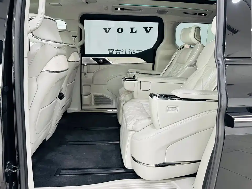 Volvo EM90