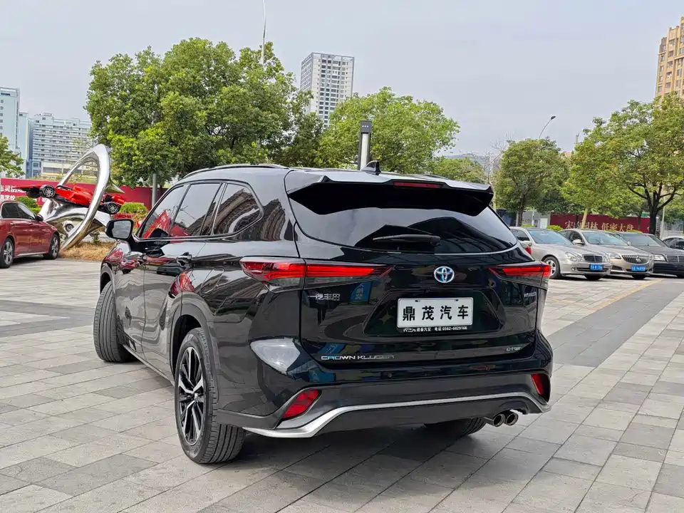 Toyota Crown Lufang
