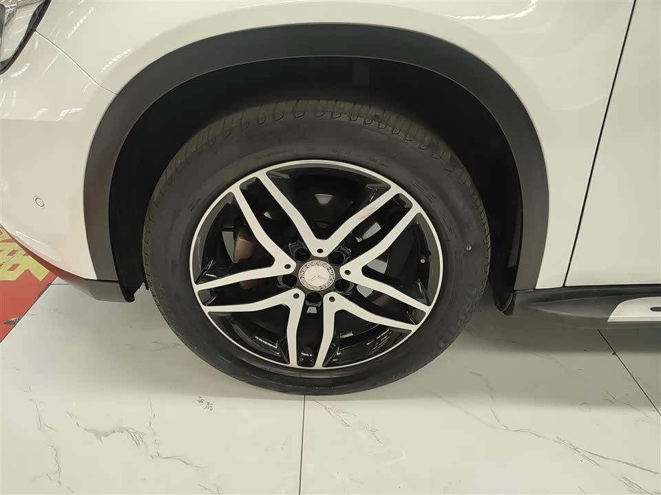 Mercedes-Benz GLA Mercedes-Benz GLA