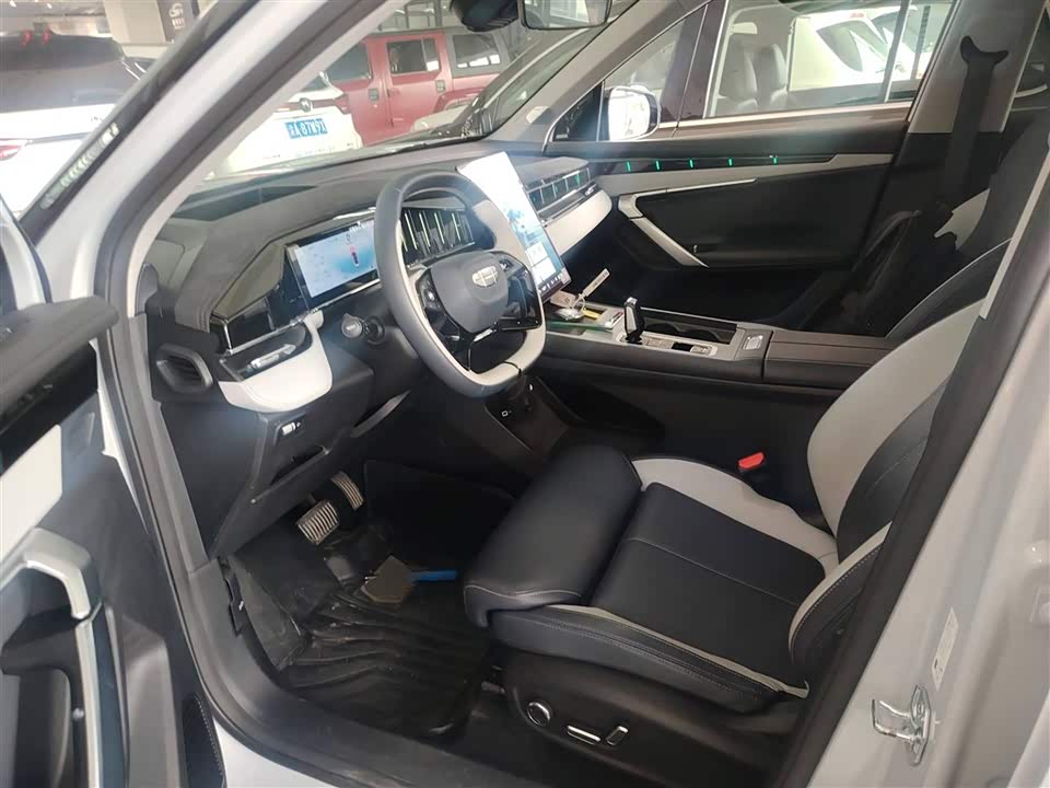 Geely Atlas L