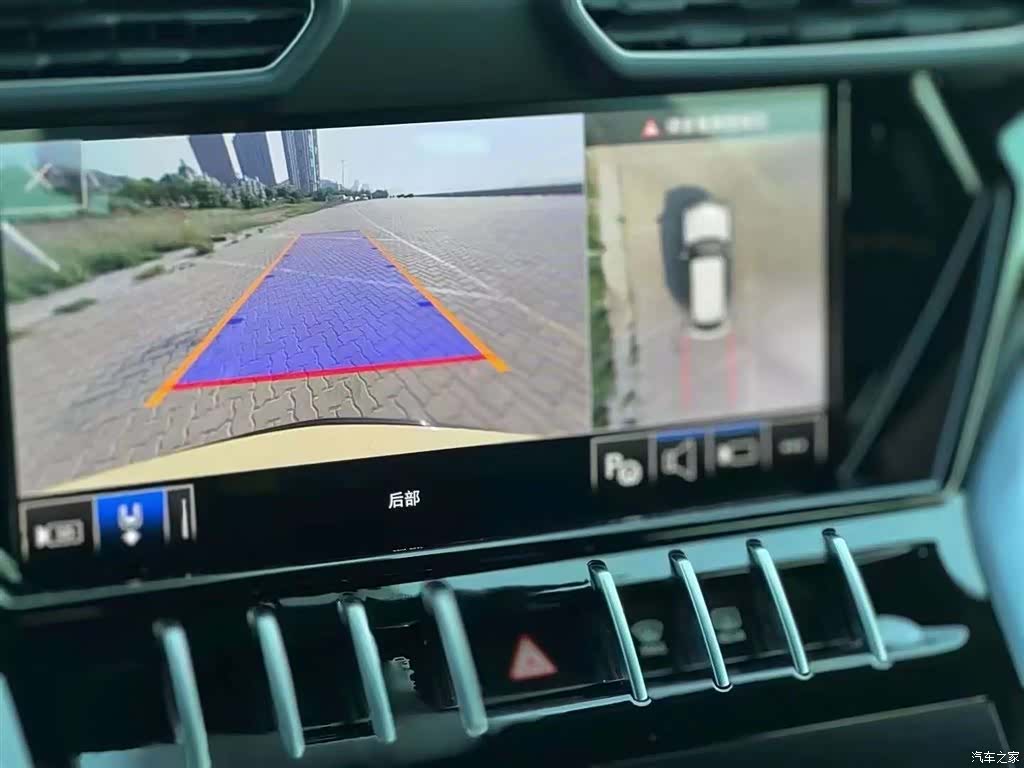 Lamborghini Urus, 2023 10