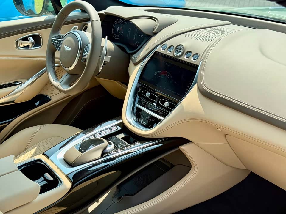 Aston Martin DBX Aston Martin DBX