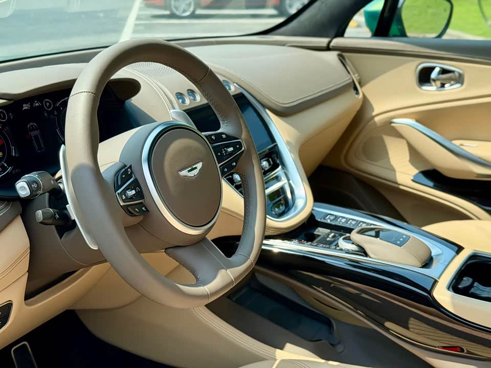 Aston Martin DBX Aston Martin DBX