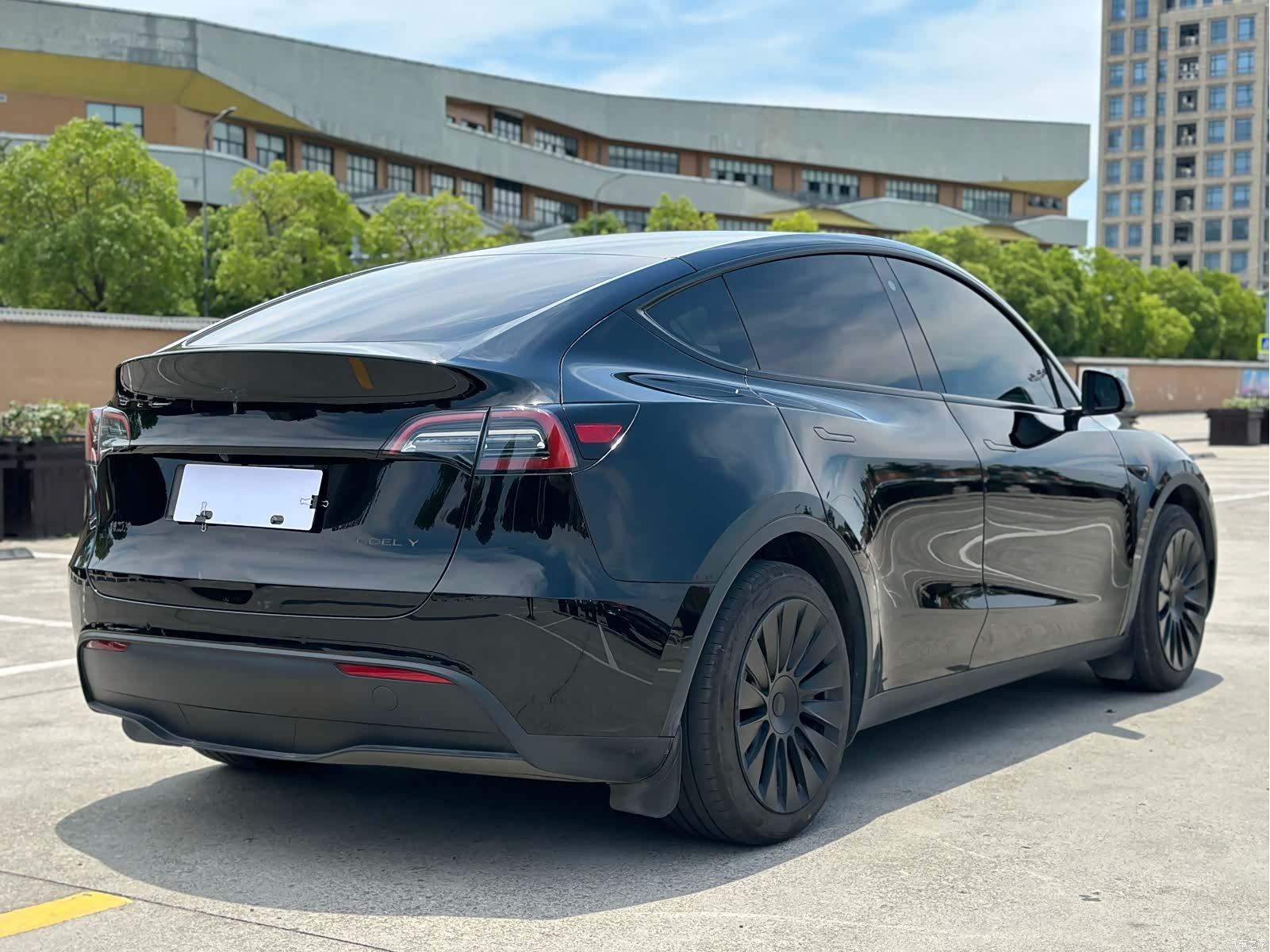 Tesla Model Y, 2024 6