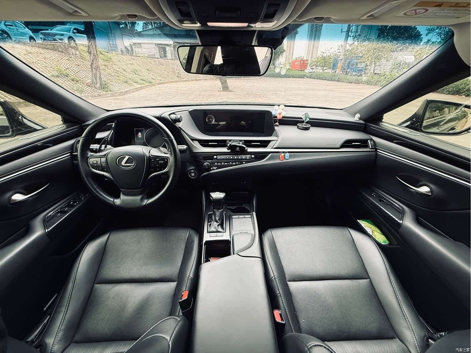 Lexus ES, 2019 28