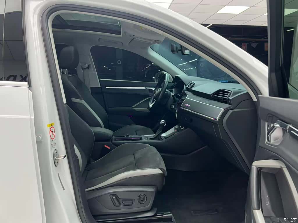 Audi Q3, 2022 11