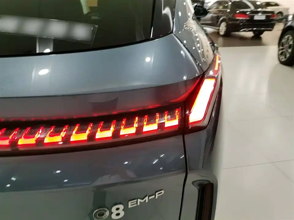 Lynk & Co 08 EM-P