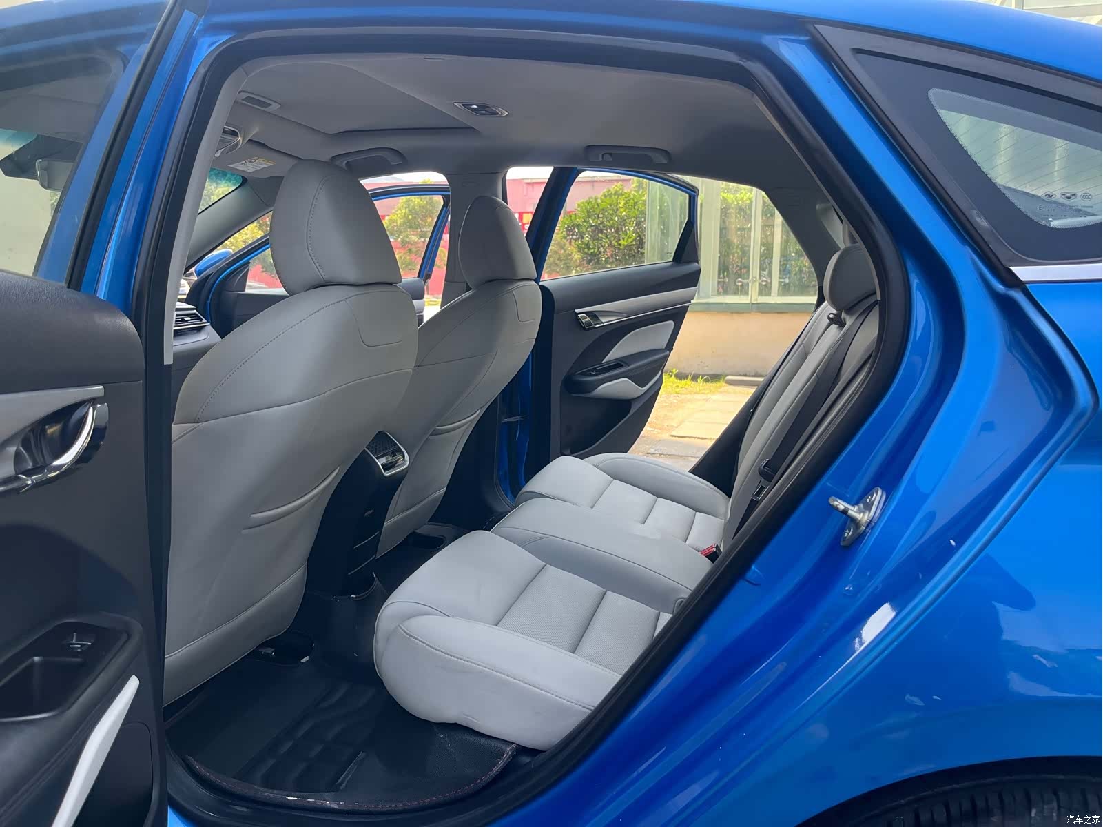 Geely Binray, 2018 15