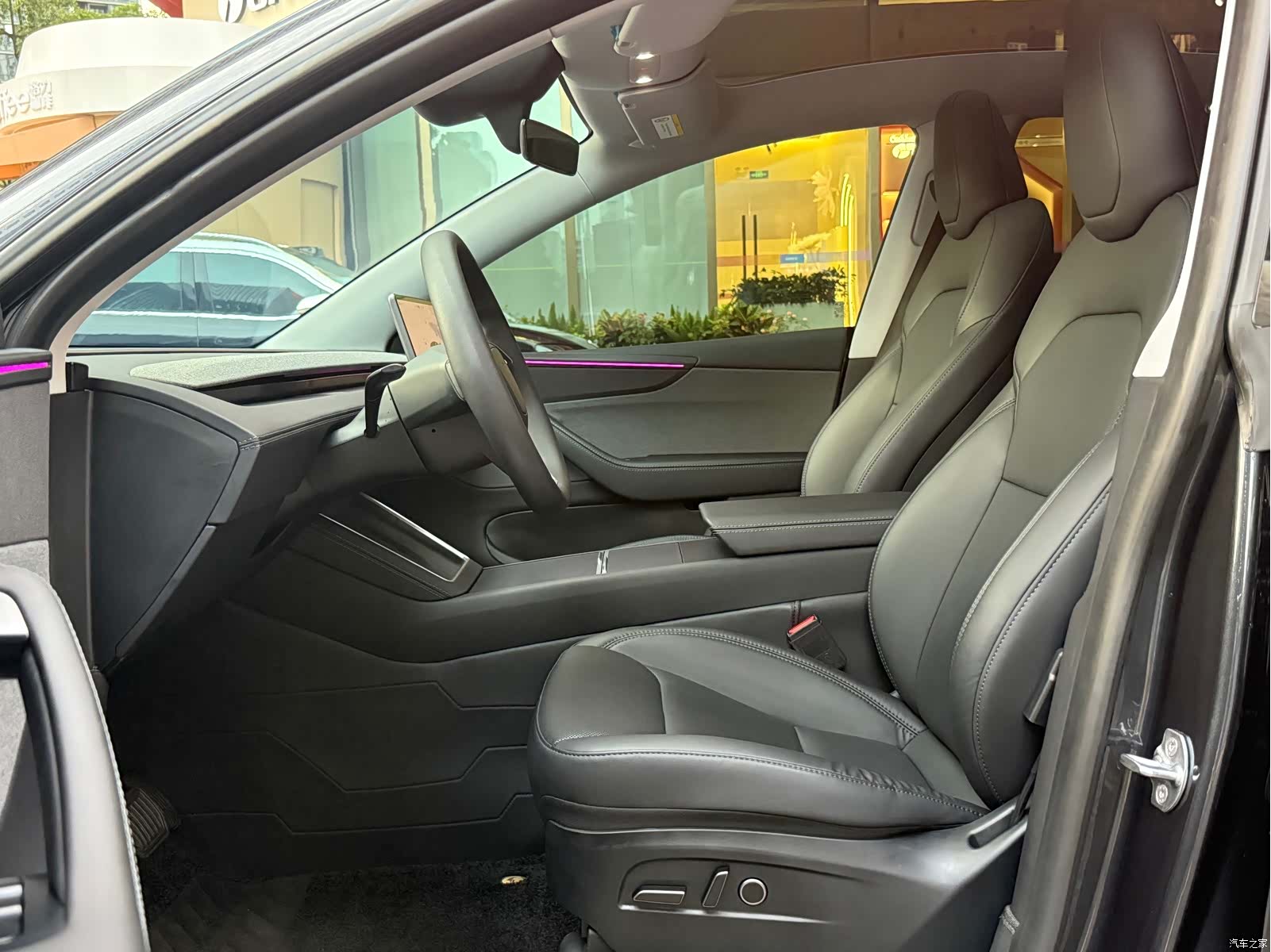 Tesla Model Y, 2025 все фото