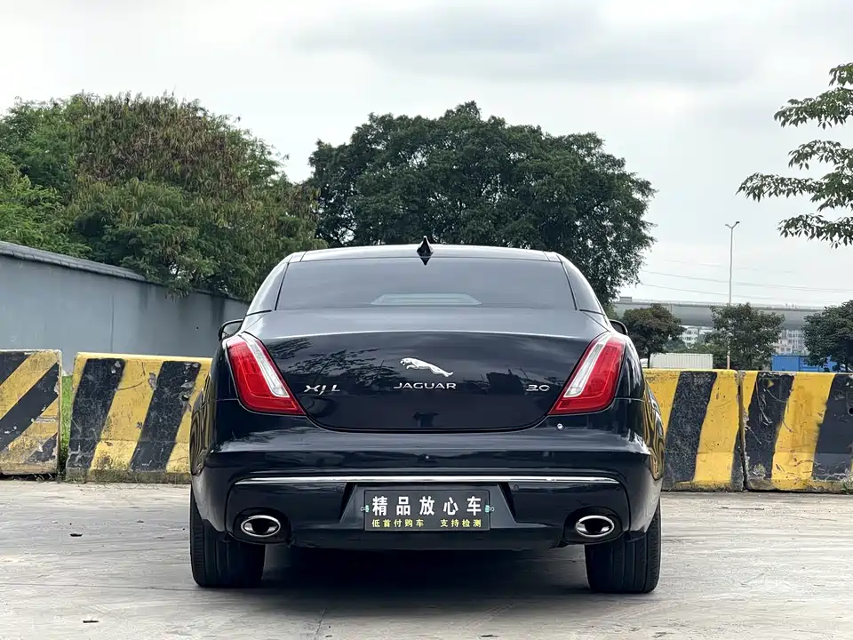 Jaguar XJ