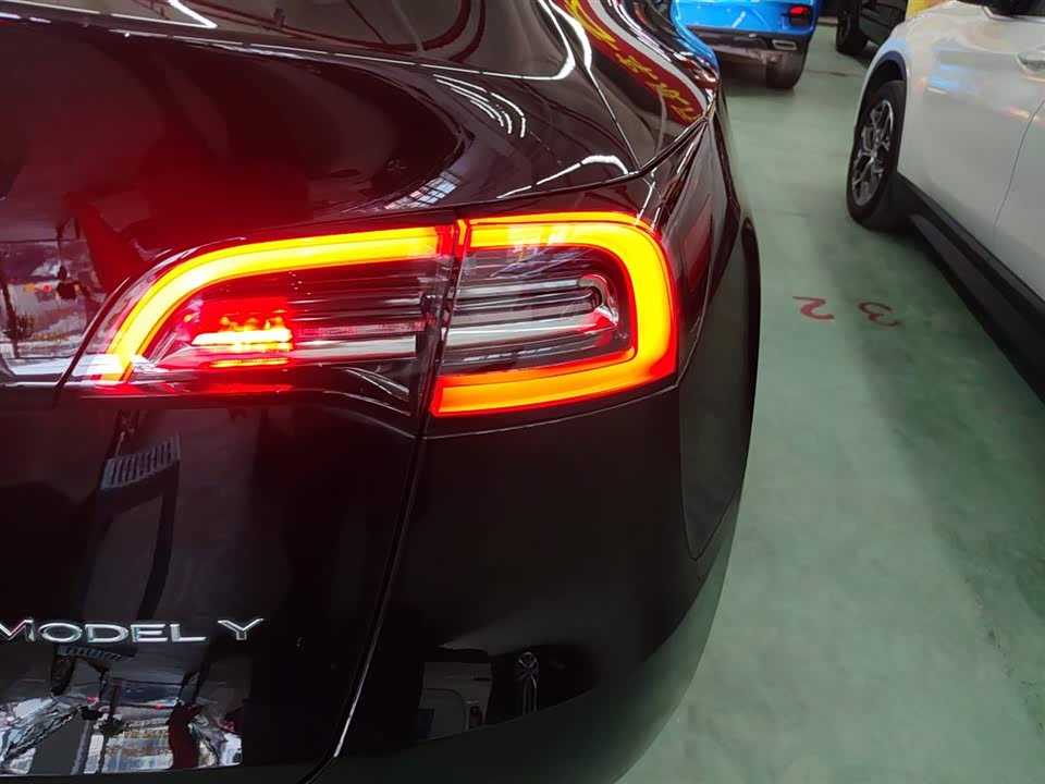 Tesla Model Y Tesla Model Y
