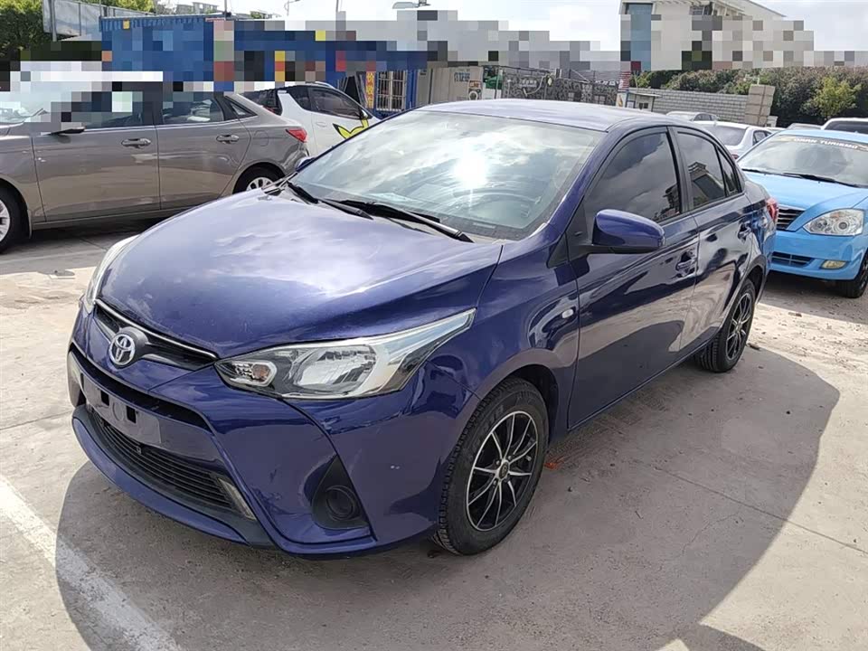 Toyota YARiS L to enjoy