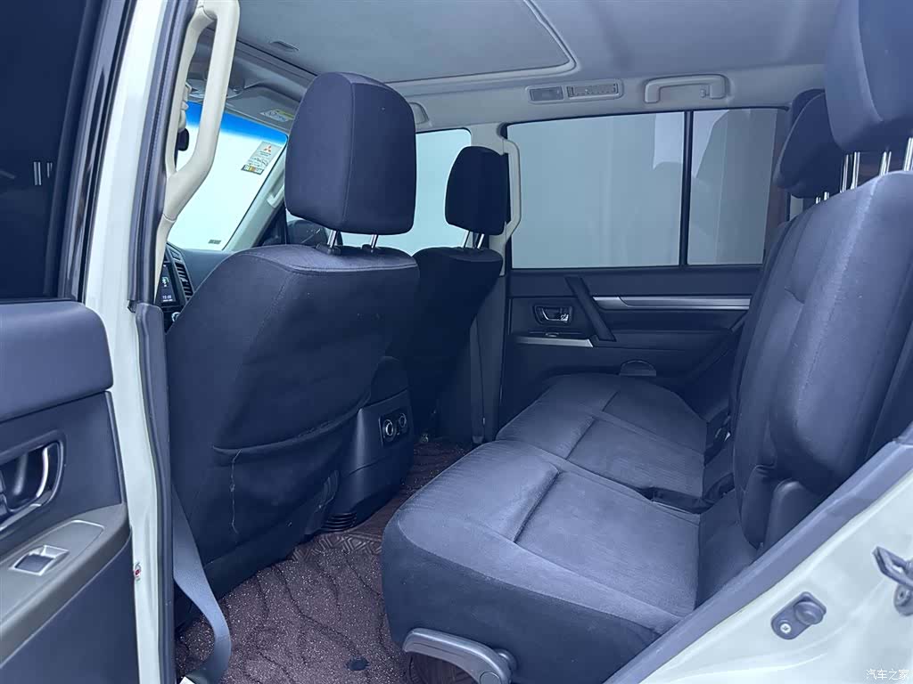 Mitsubishi Pajero, 2024 12
