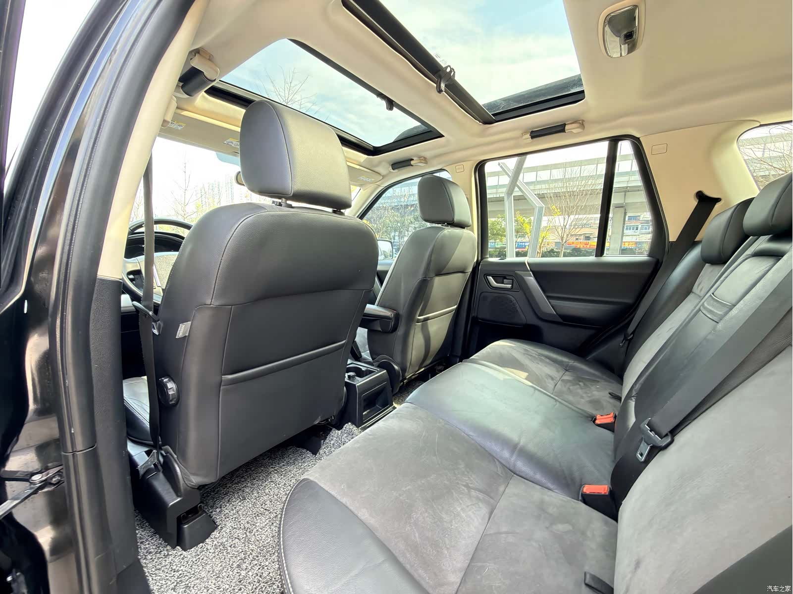 Land Rover i6, 2010 13