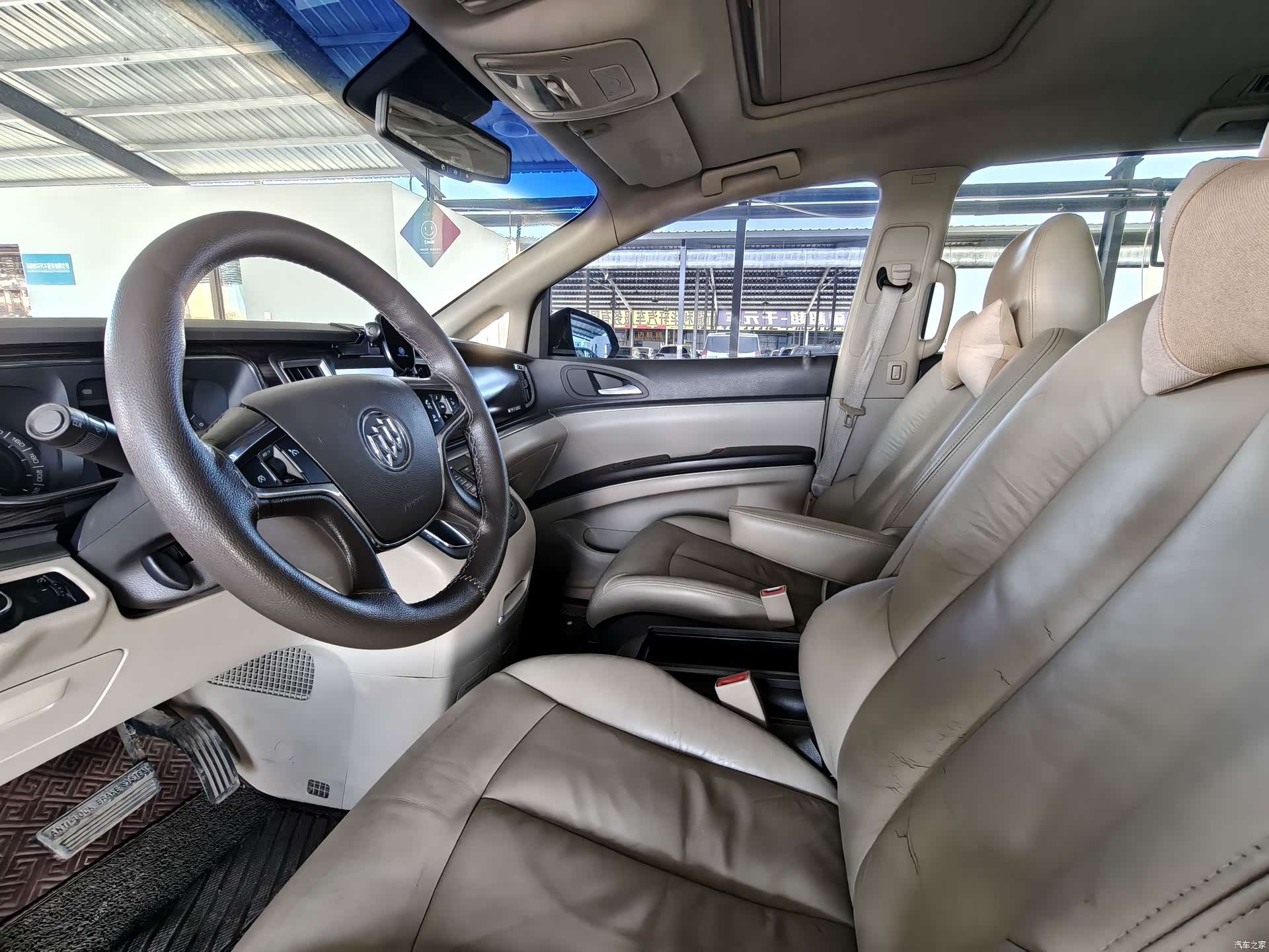 Buick GL8, 2012 4