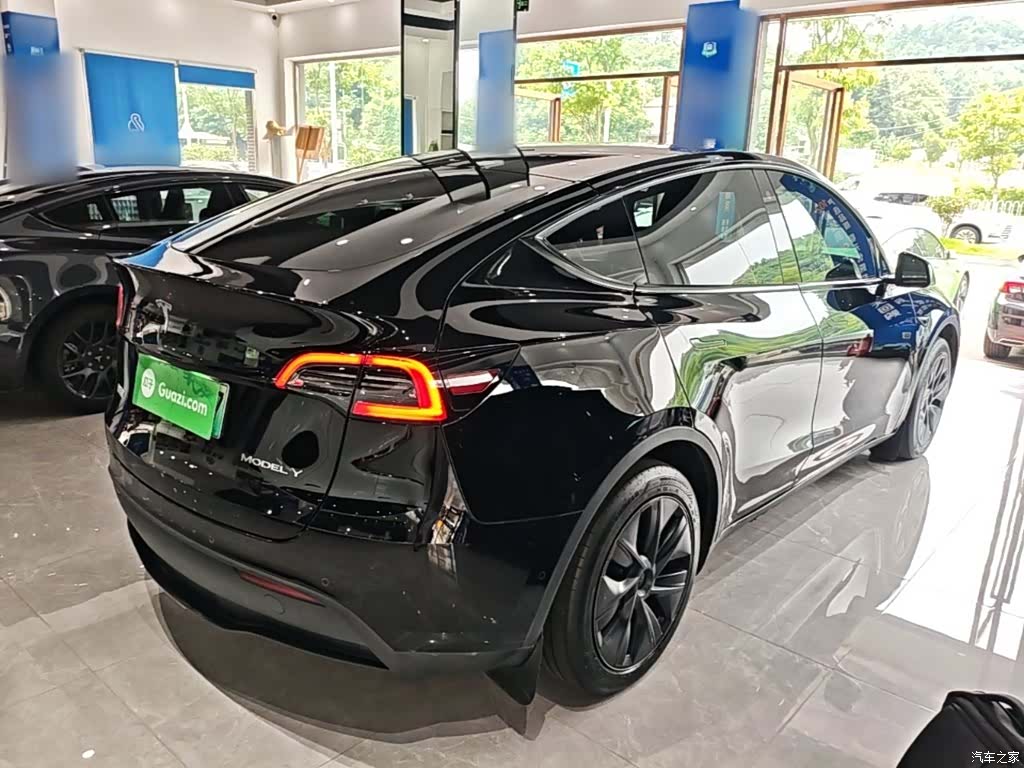 Tesla Model Y, 2023 7