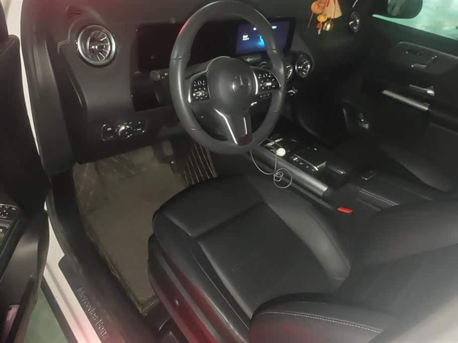 Mercedes-Benz GLA Mercedes-Benz GLA