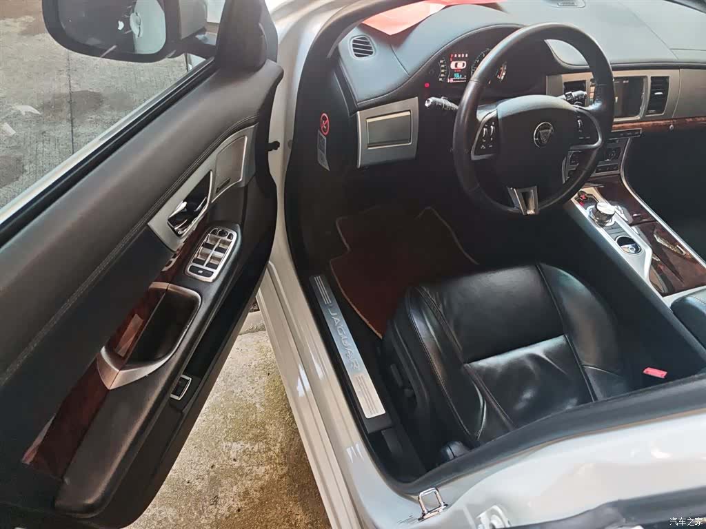 Jaguar XF, 2015 16
