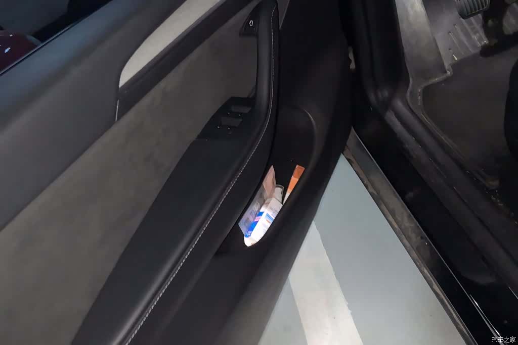 Tesla Model Y, 2023 7