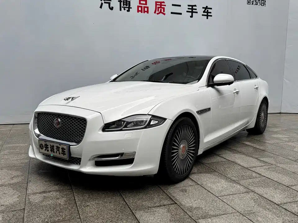 Jaguar XJ