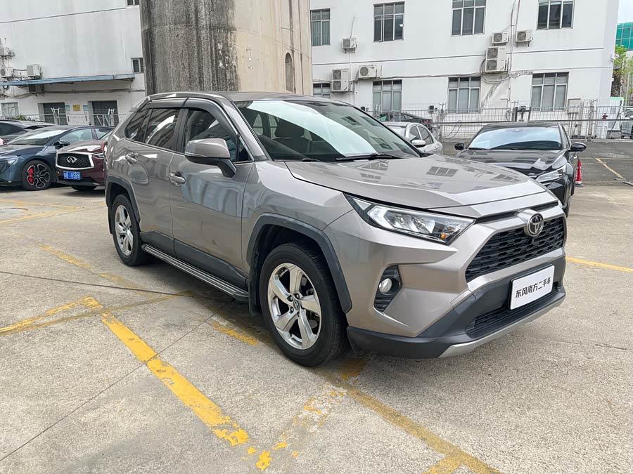 Toyota RAV4 2020, фото 3