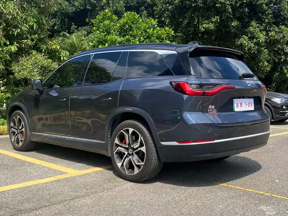 NIO ES8
