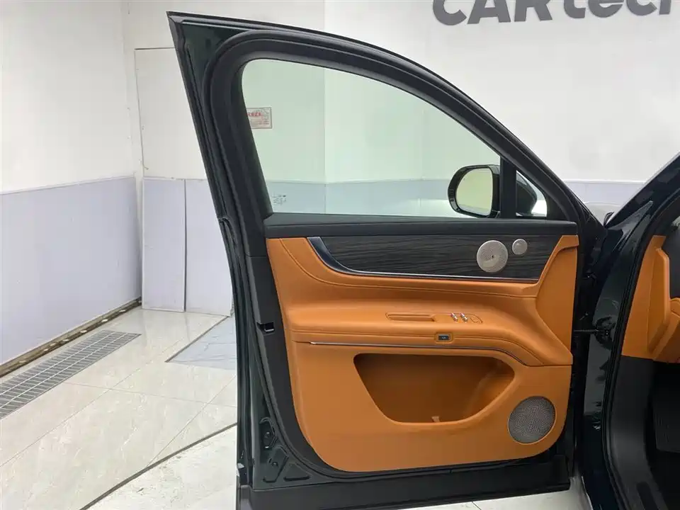 AITO Ask the world M9