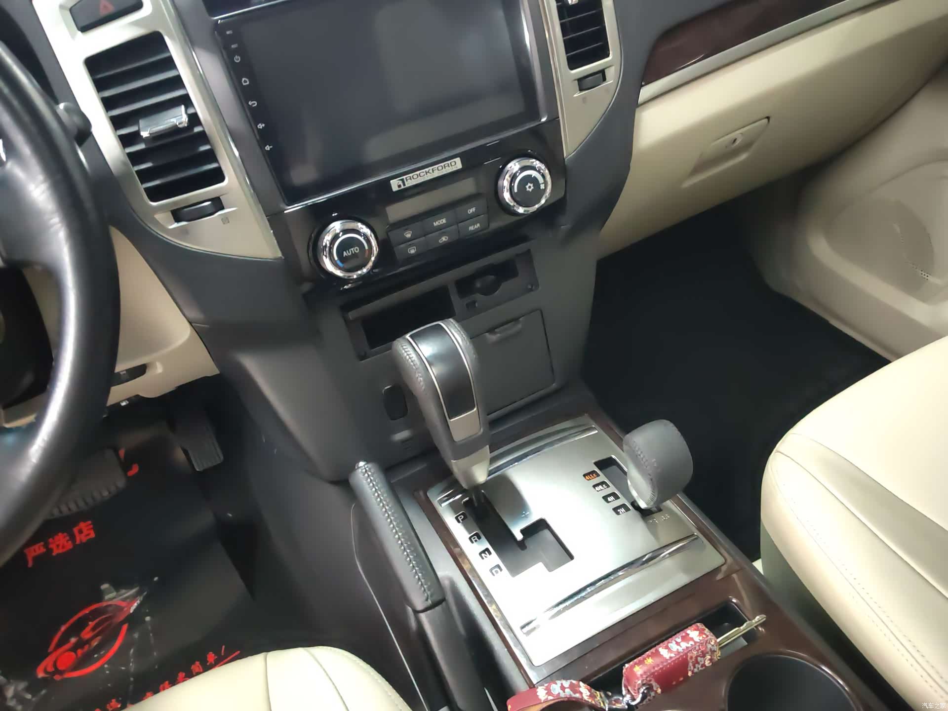 Mitsubishi Pajero, 2020 10