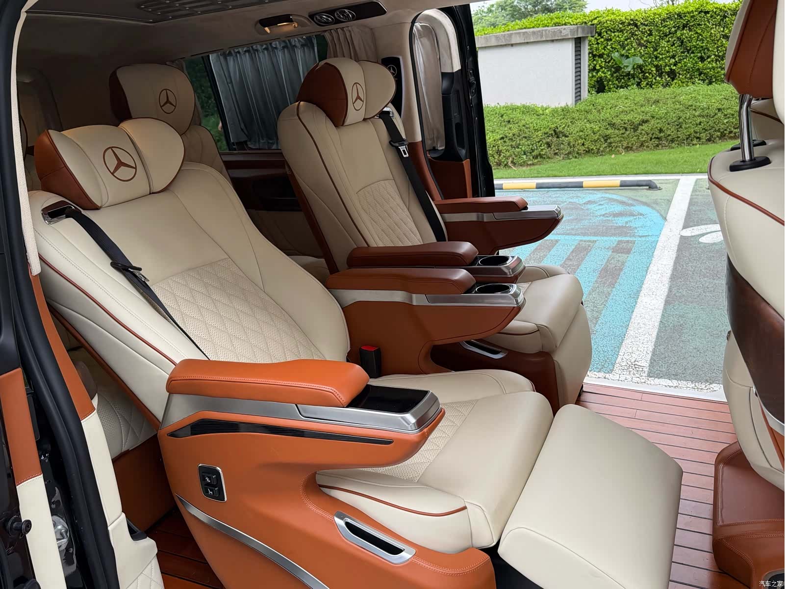Mercedes-Benz 7, 2022 9
