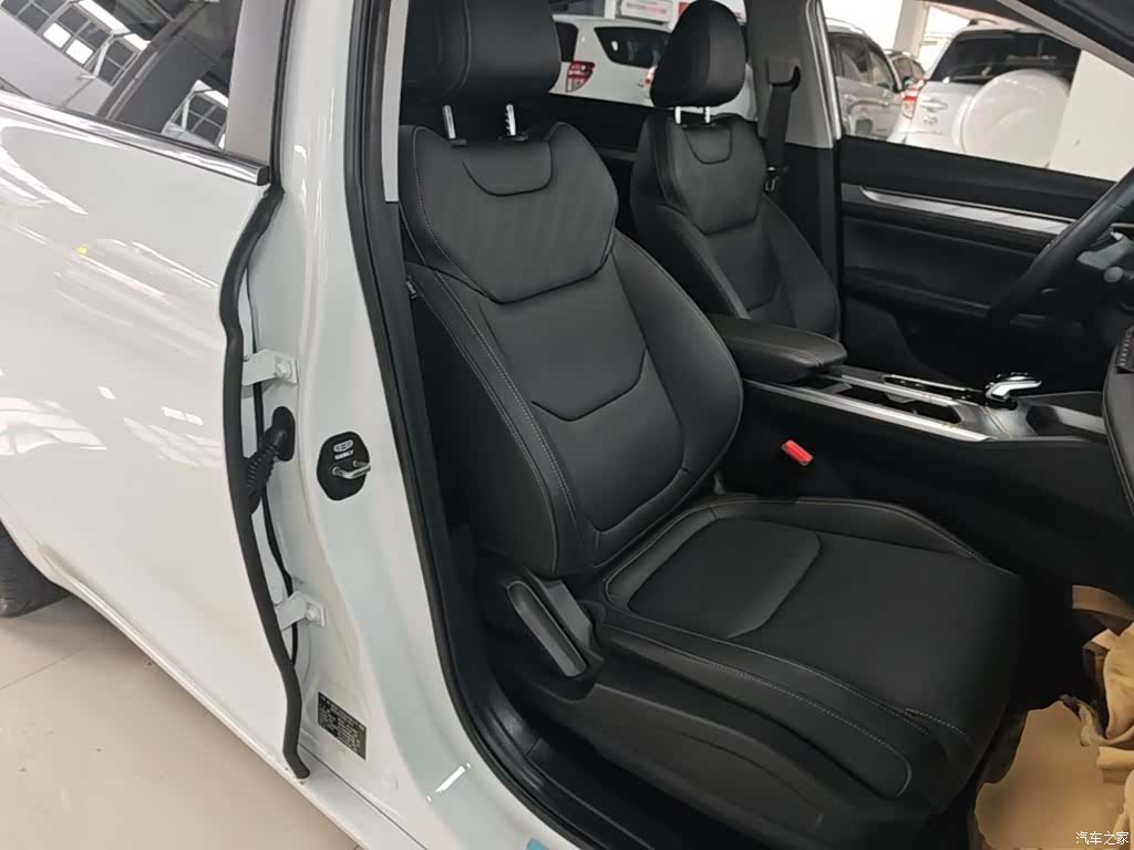 Geely Emgrand, 2023 25