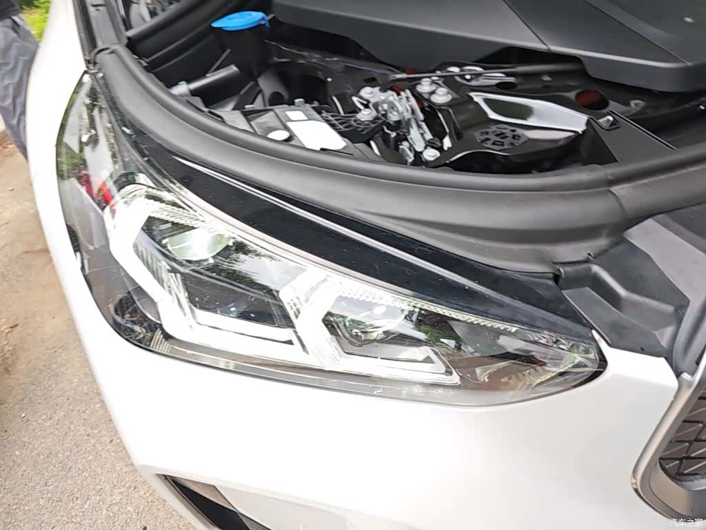 BMW iX1, 2025 13