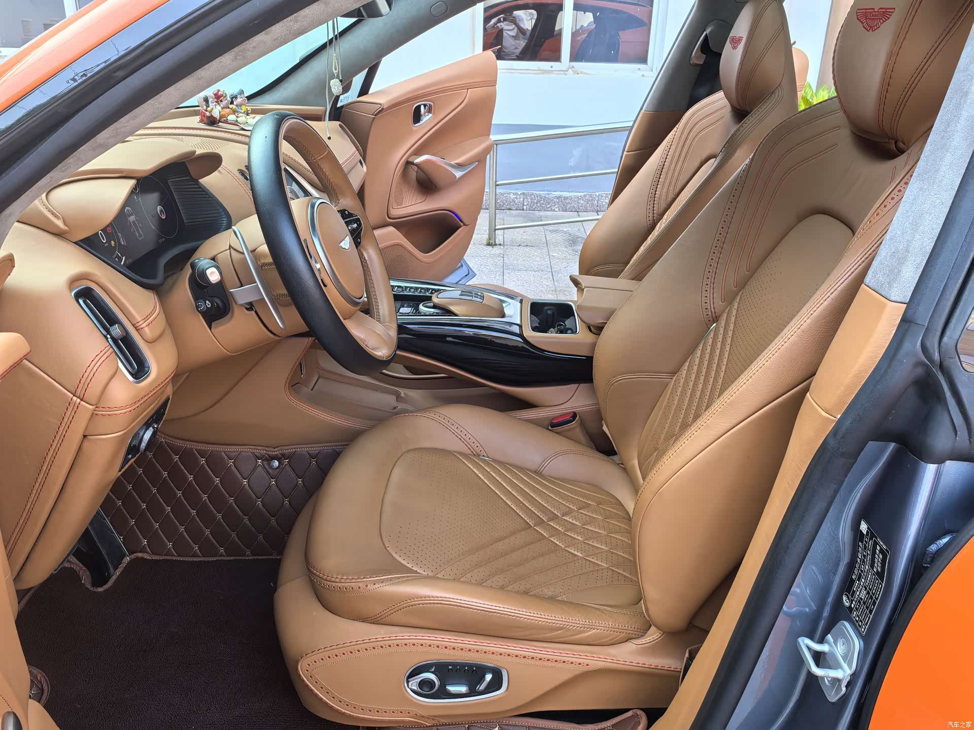 Aston Martin DBX, 2021 35