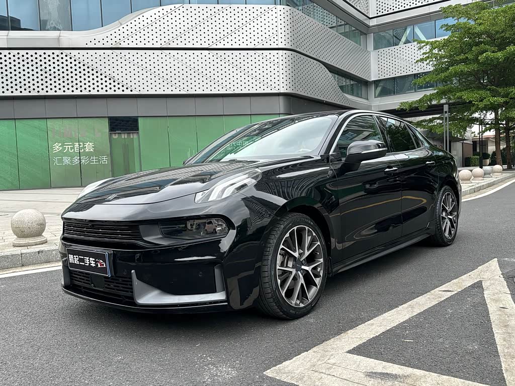 Lynk & Co 03