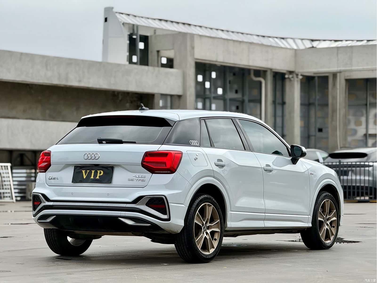 Audi Q2L, 2021 9