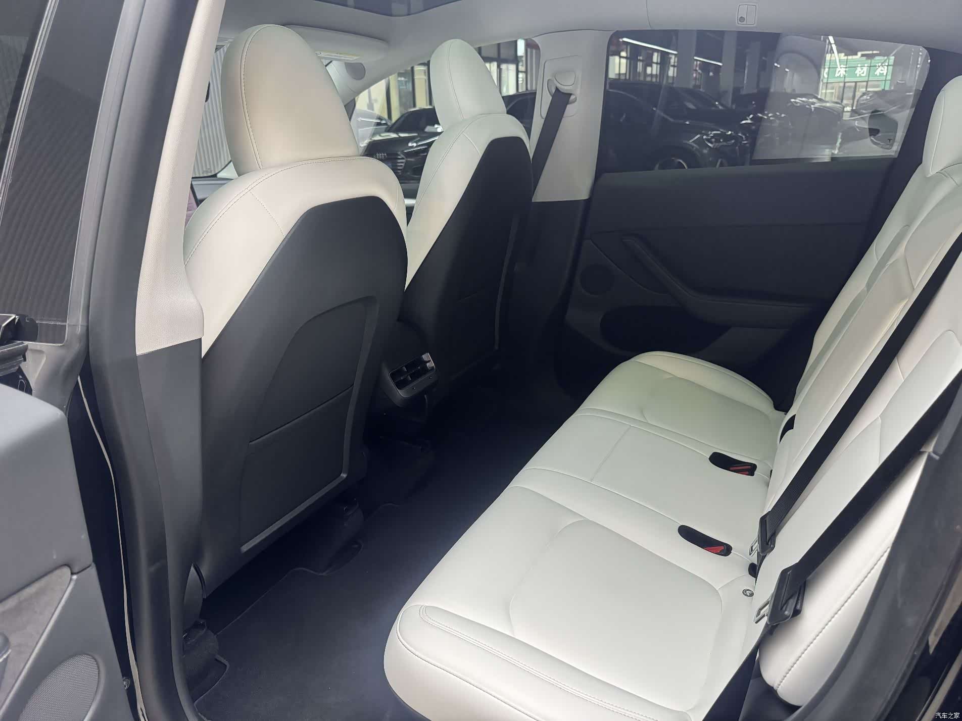 Tesla Model Y, 2022 14