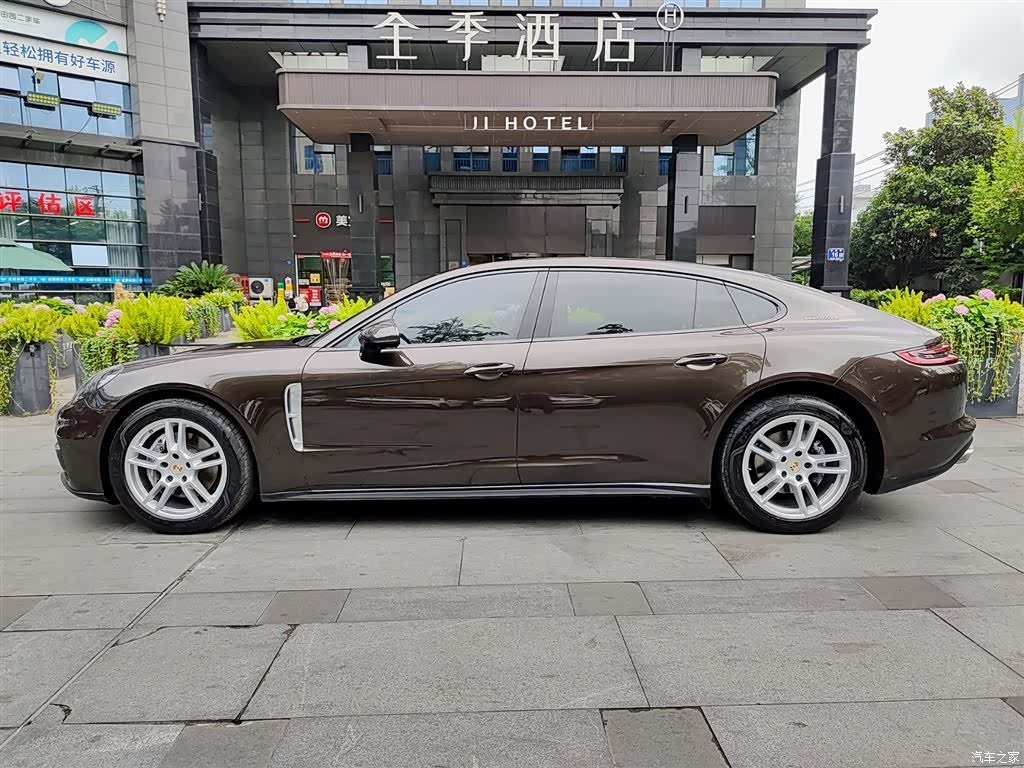 Porsche Panamera, 2018 3