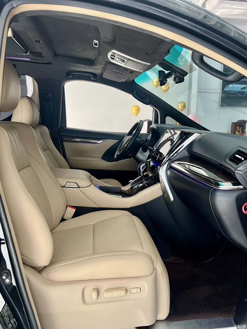 Toyota Alphard, 2012 11