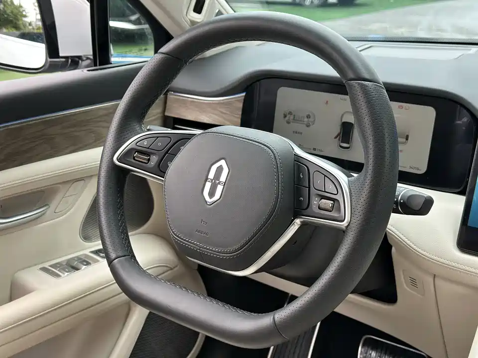 AITO Ask the world M5