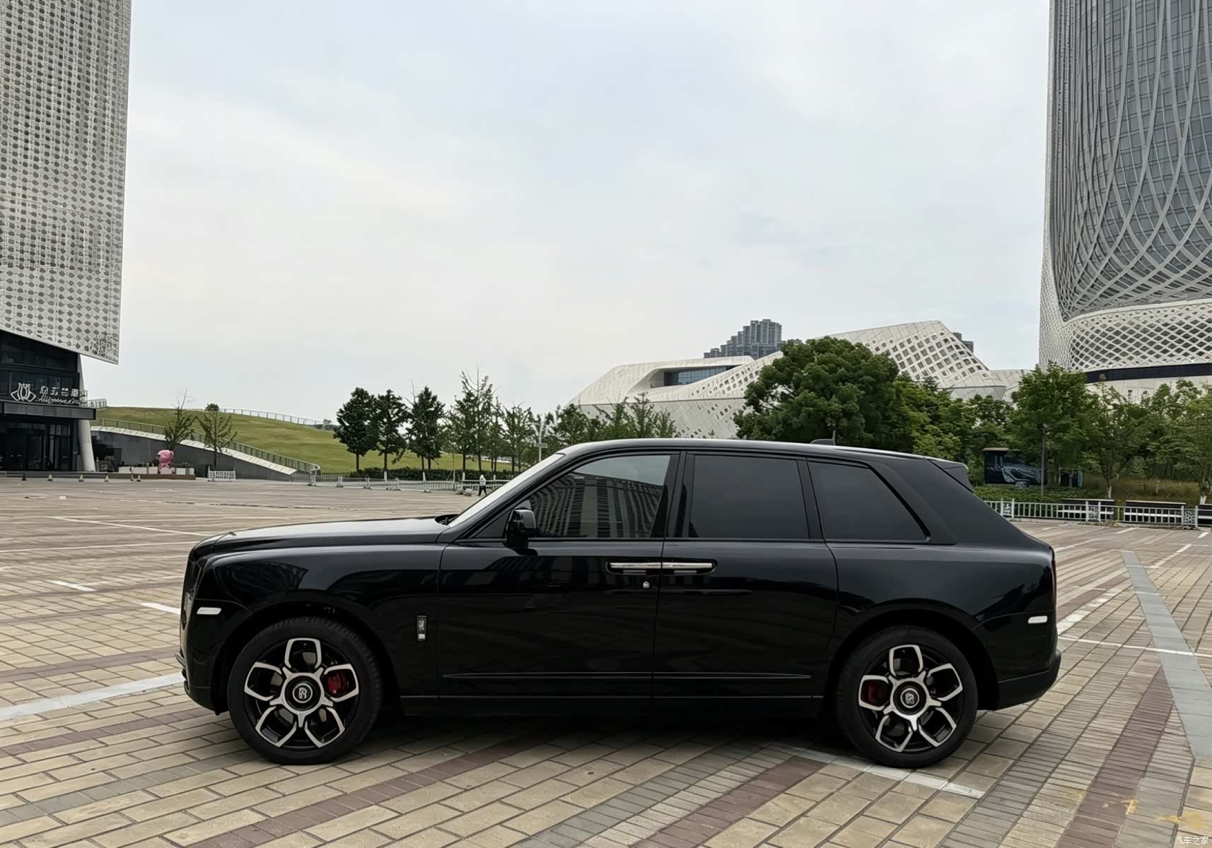 Rolls-Royce Cullinan, 2022 3
