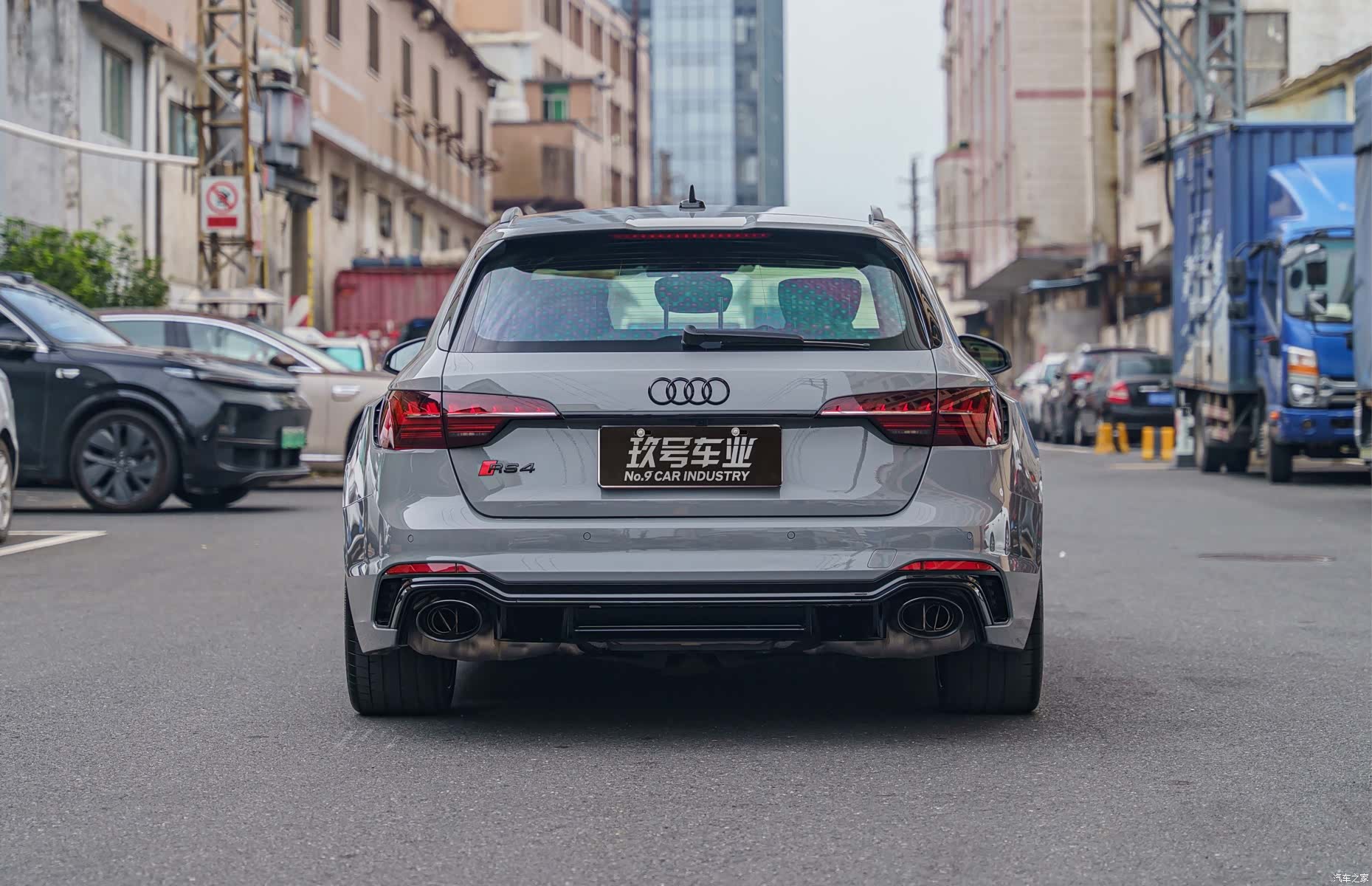 Audi RS4, 2023 4