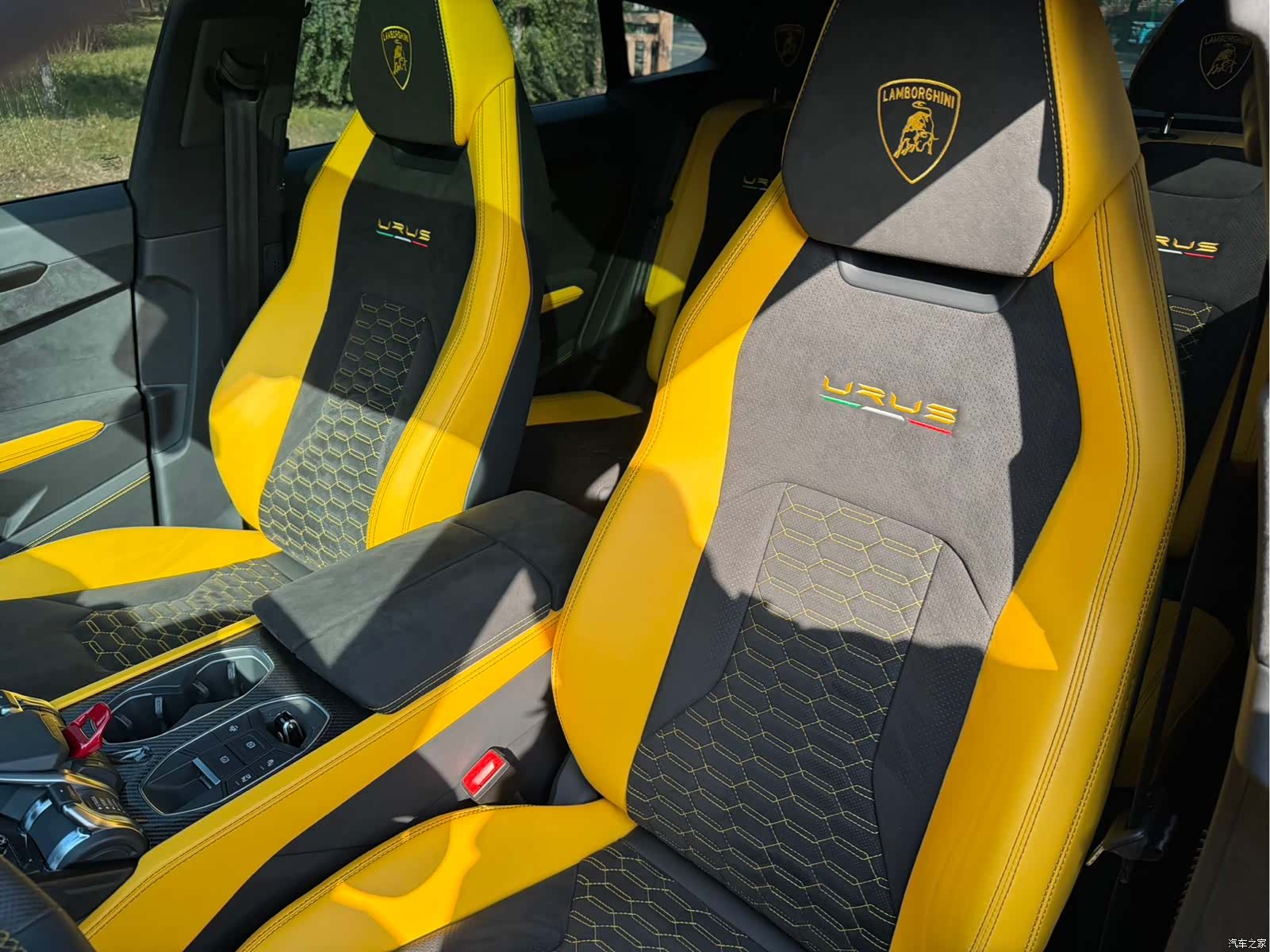 Lamborghini Urus, 2022 4