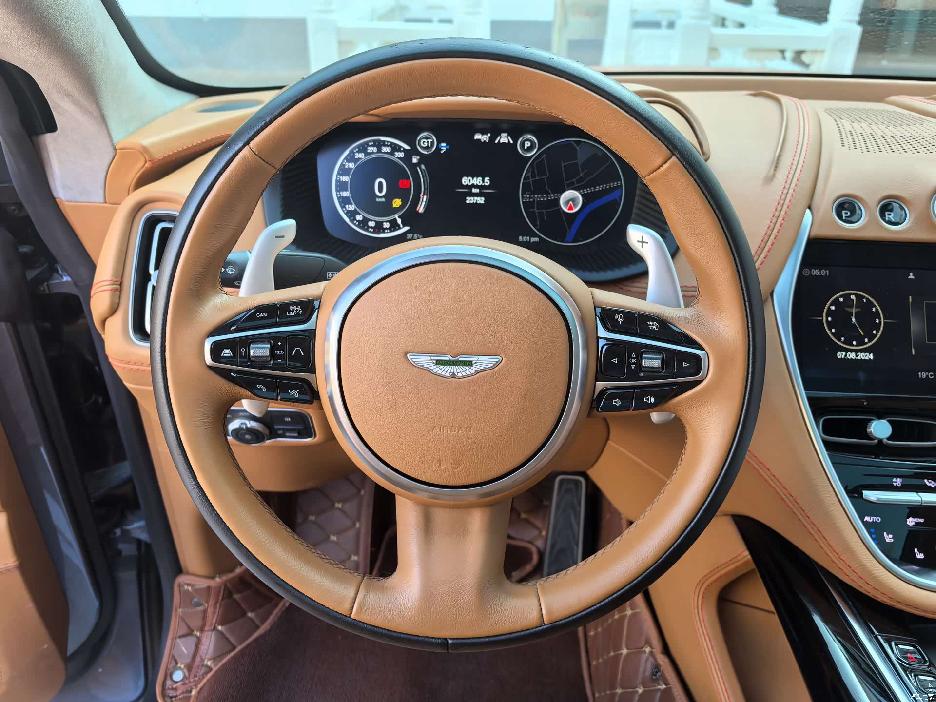 Aston Martin DBX, 2021 38
