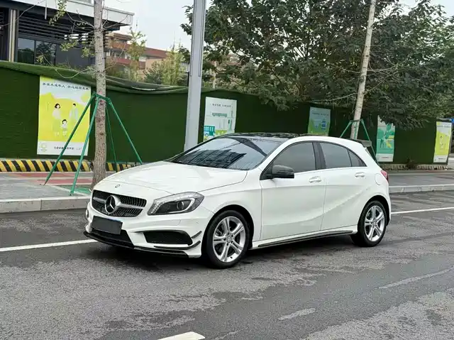 Mercedes-Benz A-Class 2015 — купить из Китая под заказ