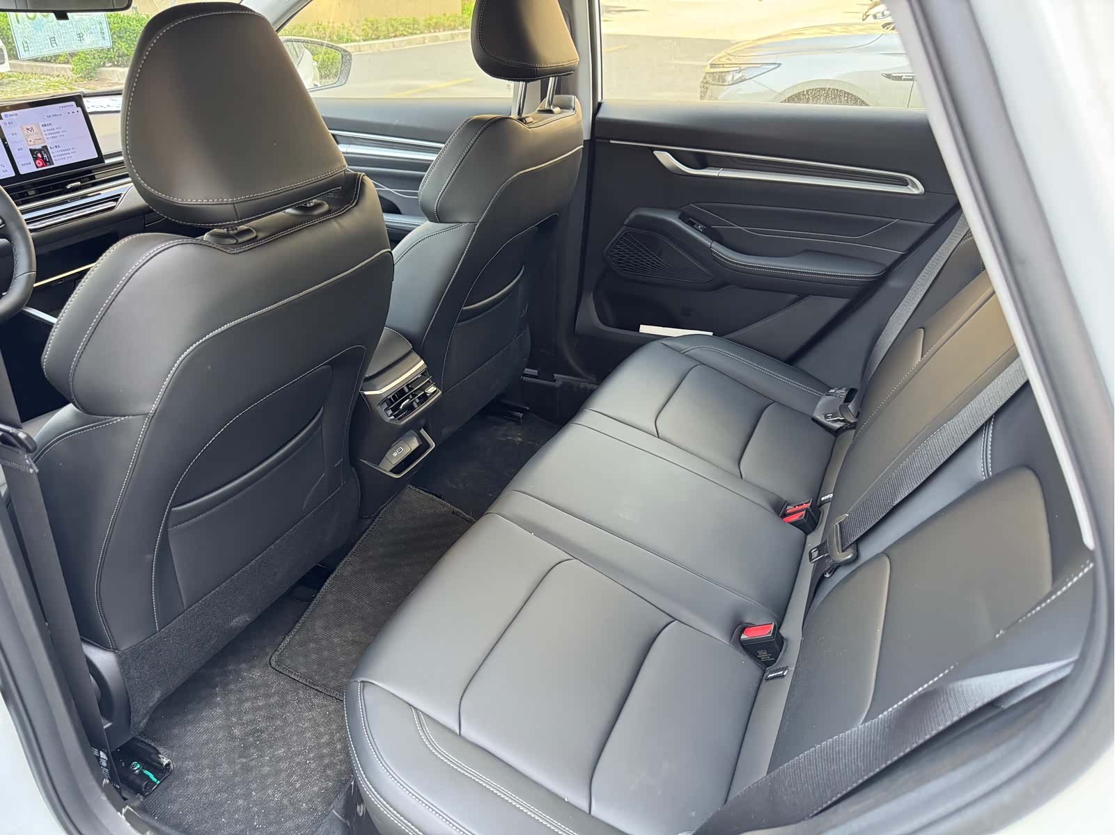 Geely Emgrand, 2025 6